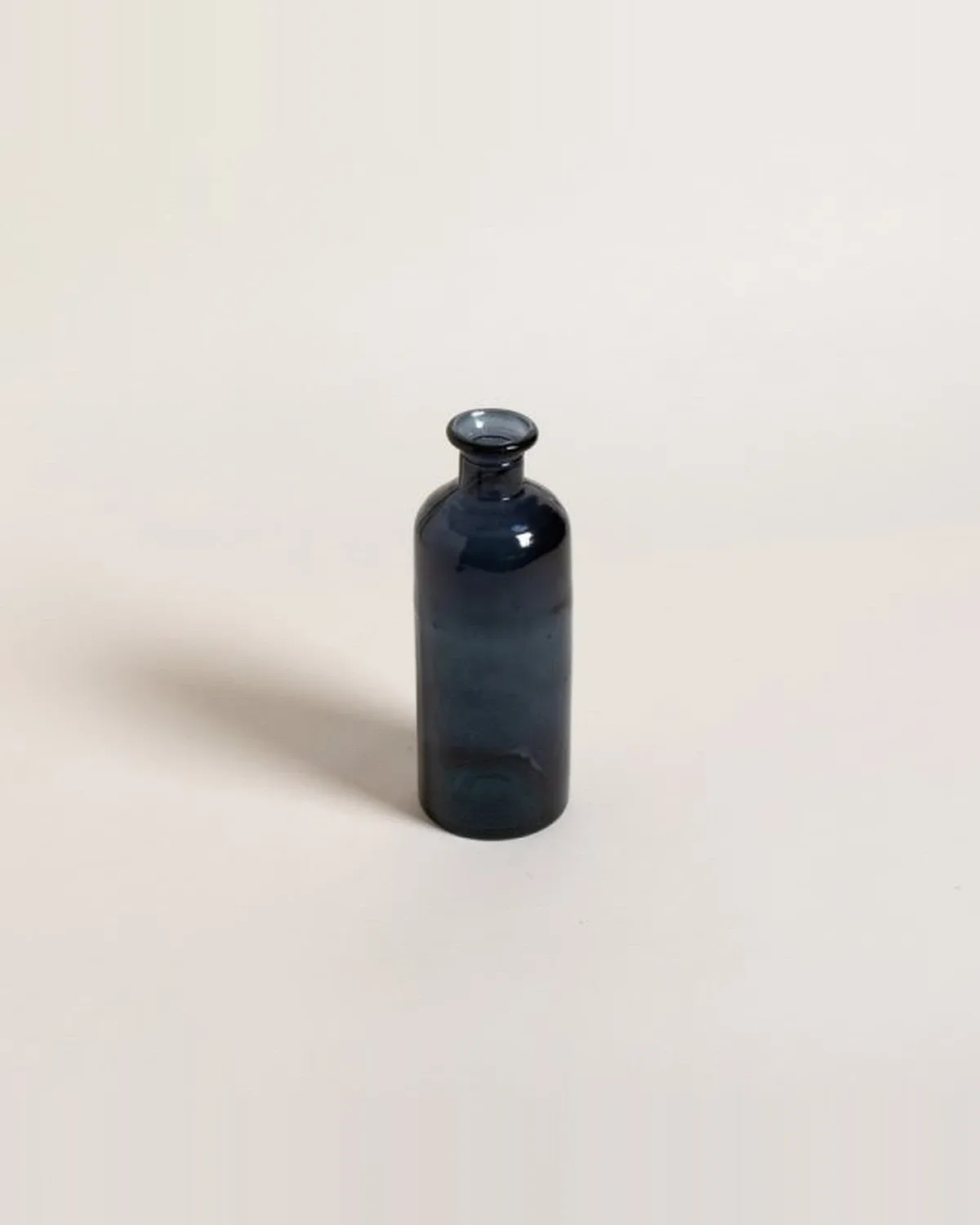 Botellon de Vidrio Reciclado Tebas Cobalto 10x27,5 cm - 1500 ml — Casa de Sillones, vista 2