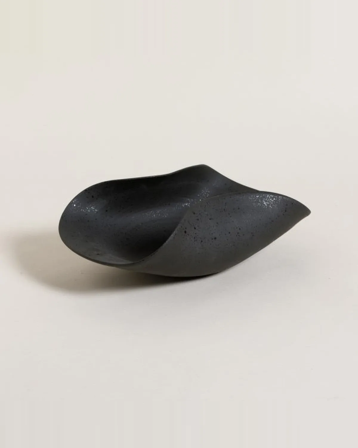 Centro de Mesa Dented Negro 10x32 cm