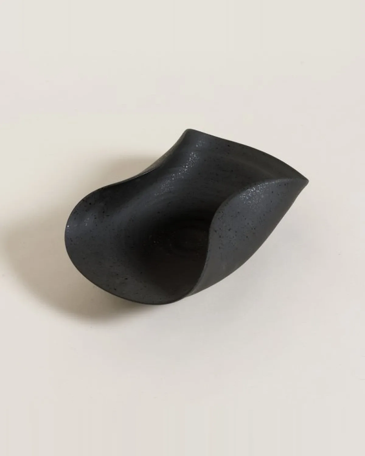 Centro de Mesa Dented Negro 10x32 cm — Casa de Sillones, vista 2