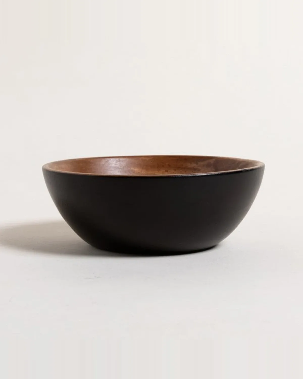 Cuenco Redondo Acacia Manila Black 20x8 cm — Casa de Sillones, vista 2