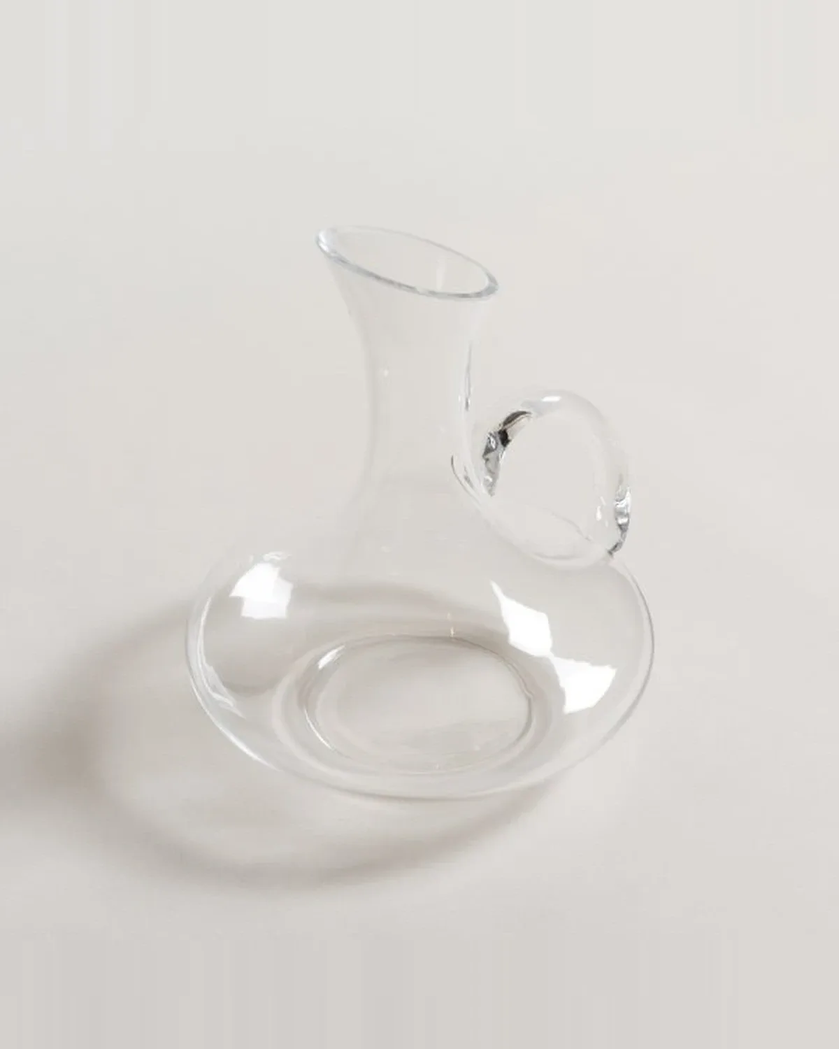 Decantador de Vidrio Base Ancha con Asa 1500 ml — Casa de Sillones, vista 2