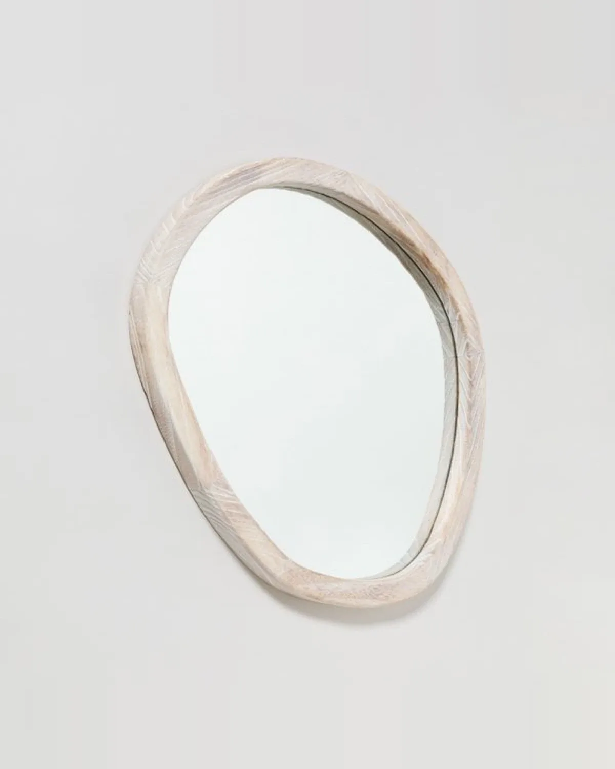 Espejo Amorfo Light Wood 46x52 cm — Casa de Sillones, vista 2