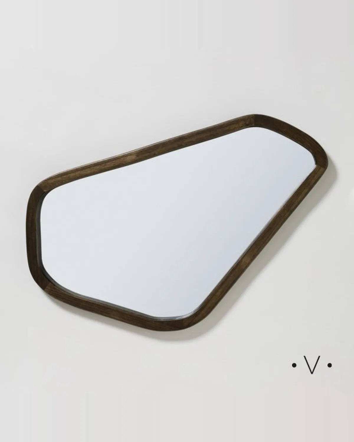 Espejo Irregular Dark Wood 44x74 cm