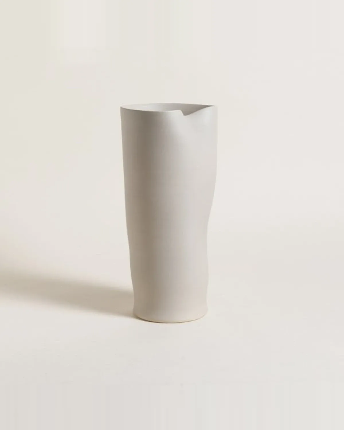 Florero Dented Cream 35x18 cm — Casa de Sillones, sillón a medida