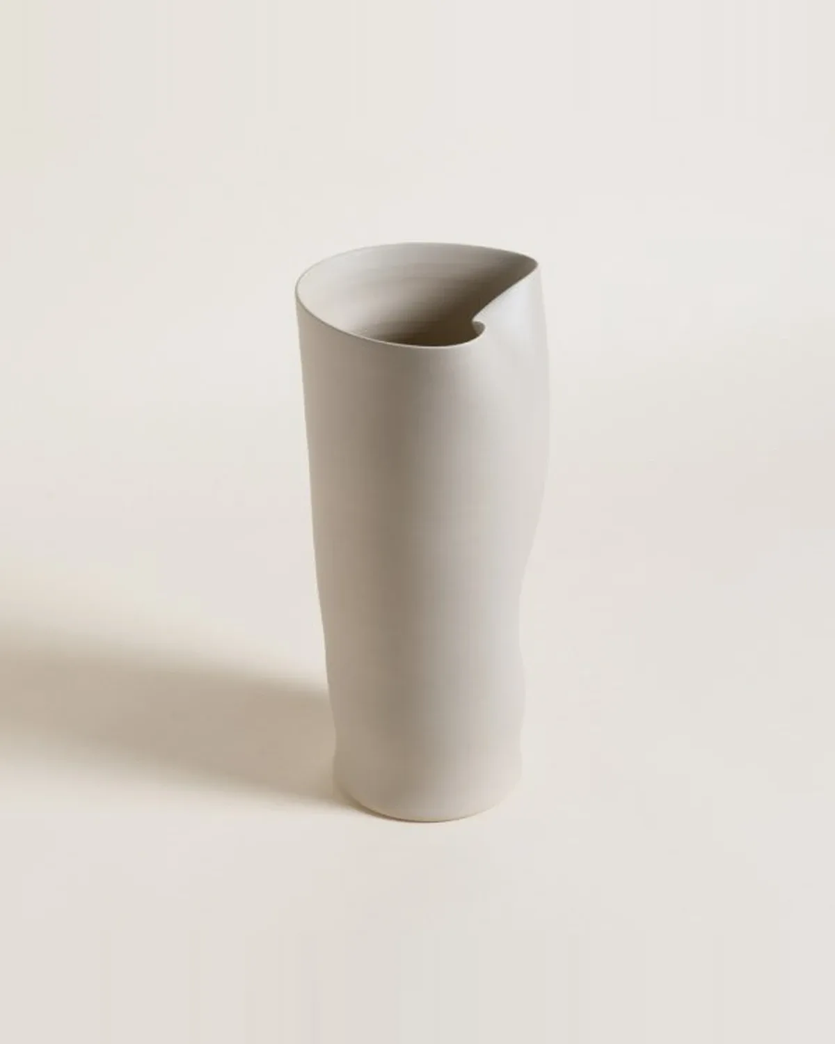 Florero Dented Cream 35x18 cm — Casa de Sillones, vista 2