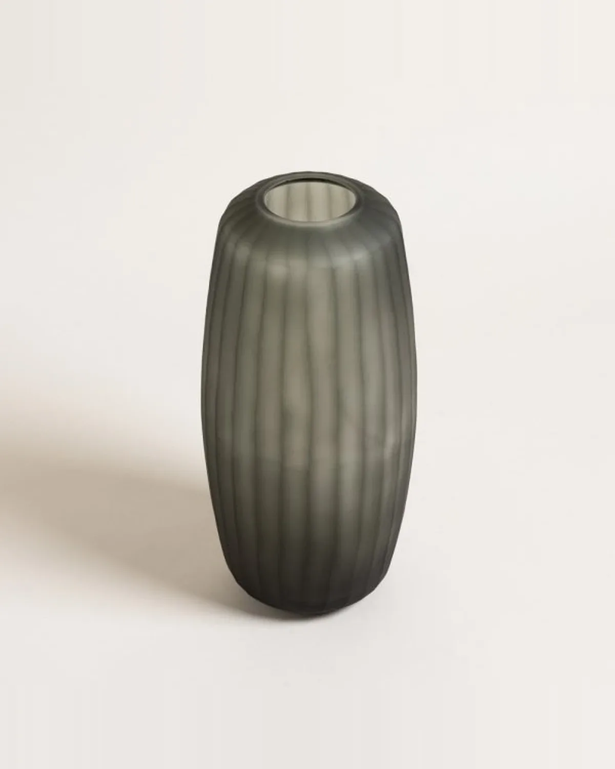 Florero Lille Dark Grey 16x34 cm — Casa de Sillones, vista 2