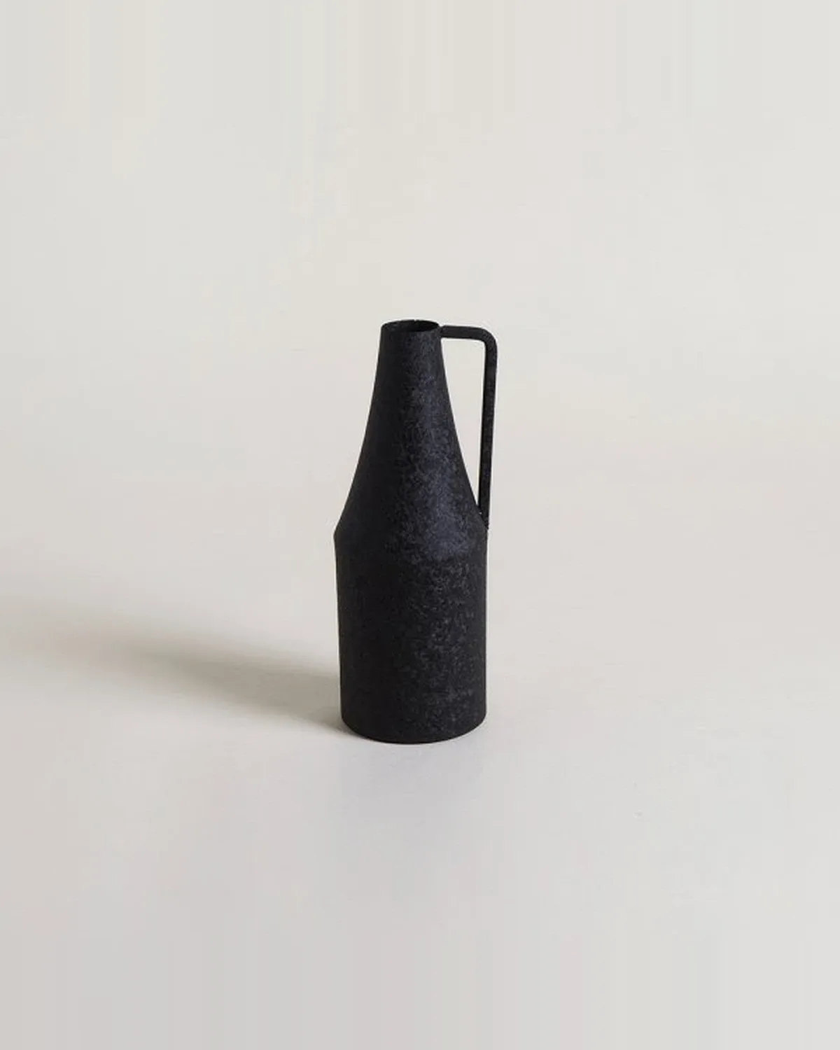 Florero Loha Black 22x8 cm — Casa de Sillones, vista 2