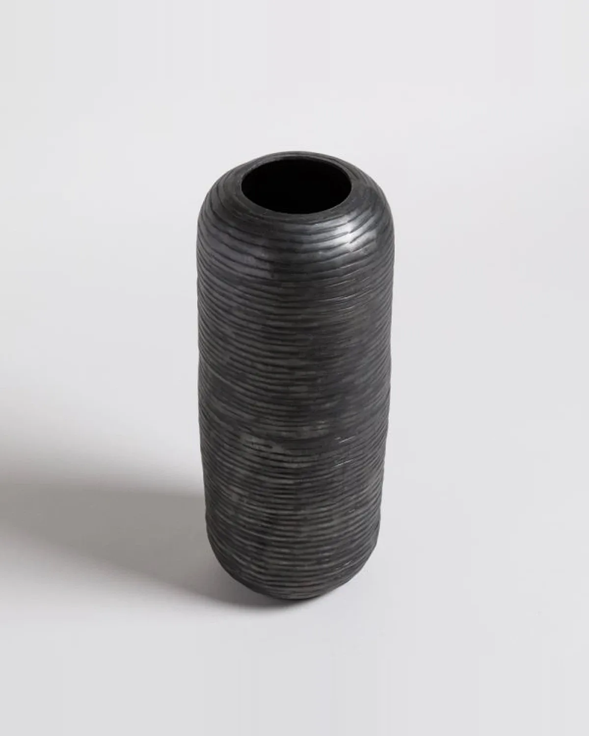 Jarron Bhima Grafito 13,5x32,5 cm — Casa de Sillones, vista 2