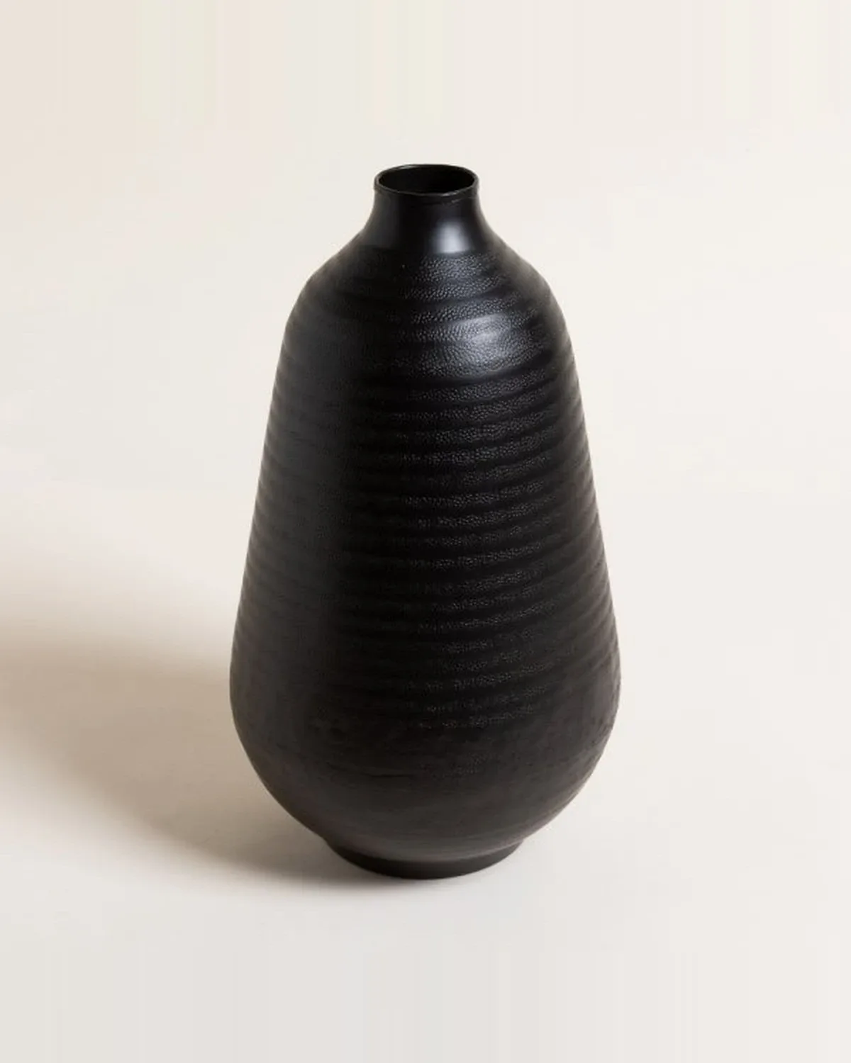 Jarron Pali Negro 22x36 cm — Casa de Sillones, vista 2