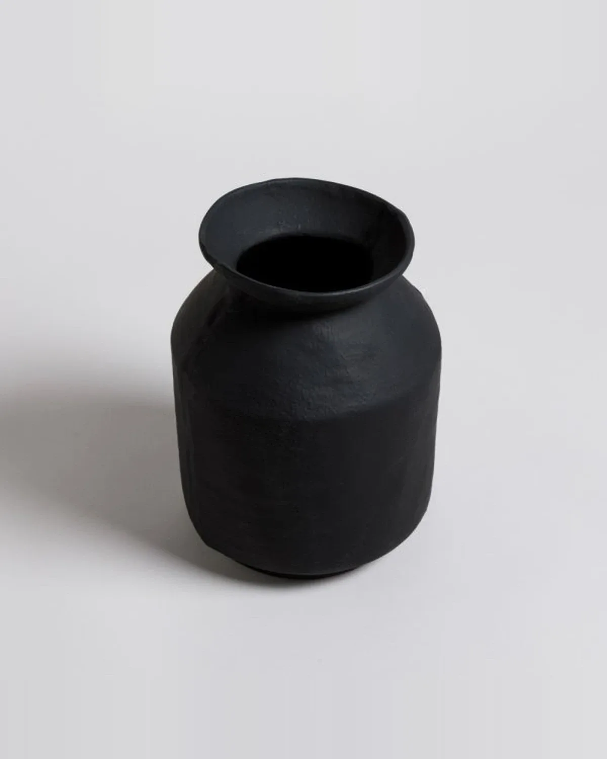 Jarrón Vikas 18x23 cm — Casa de Sillones, vista 2