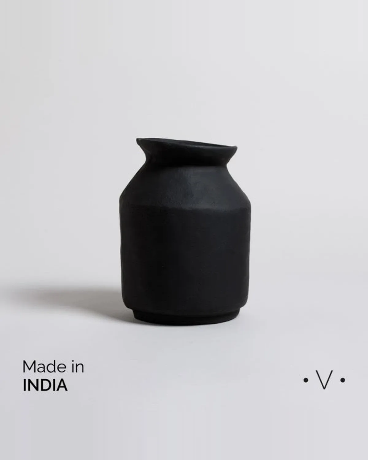 Jarrón Vikas 18x23 cm — Casa de Sillones, sillón a medida