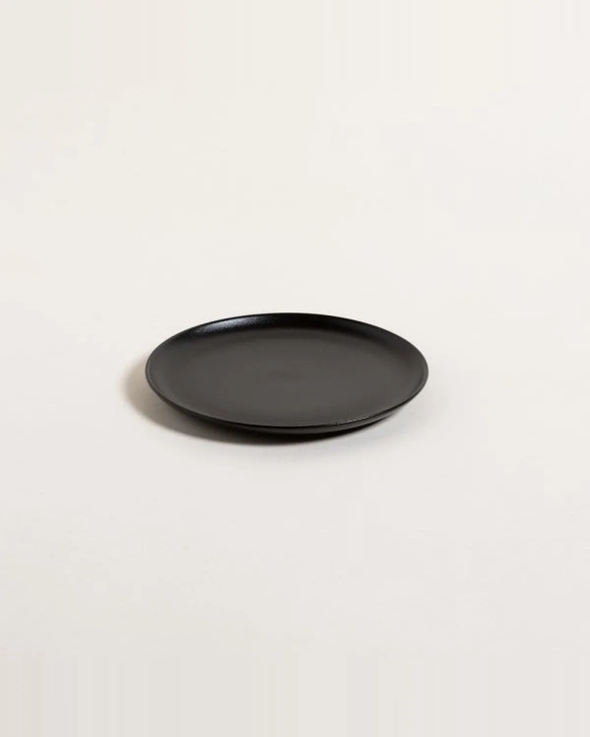 Plato de Postre Coupe Fine Plus Black Sand 21 cm — Casa de Sillones, vista 2