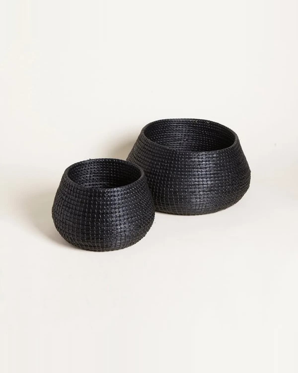 Set x 2 Canastos Halong Negro 25x45 cm /22x32 cm — Casa de Sillones, vista 2