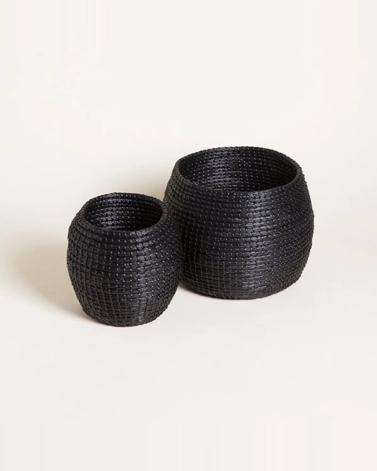 Set x 2 Canastos Halong Negro 26x33 cm / 23x23 cm — Casa de Sillones, vista 2