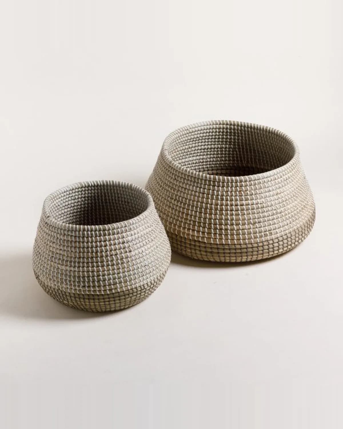 Set x2 Canastos Concavos de Seagrass Halong 41x25 / 28x22 cm — Casa de Sillones, vista 2