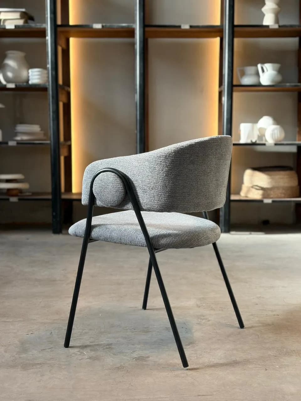 Silla Romelia Gris Claro - Base Negra — Casa de Sillones, vista 2