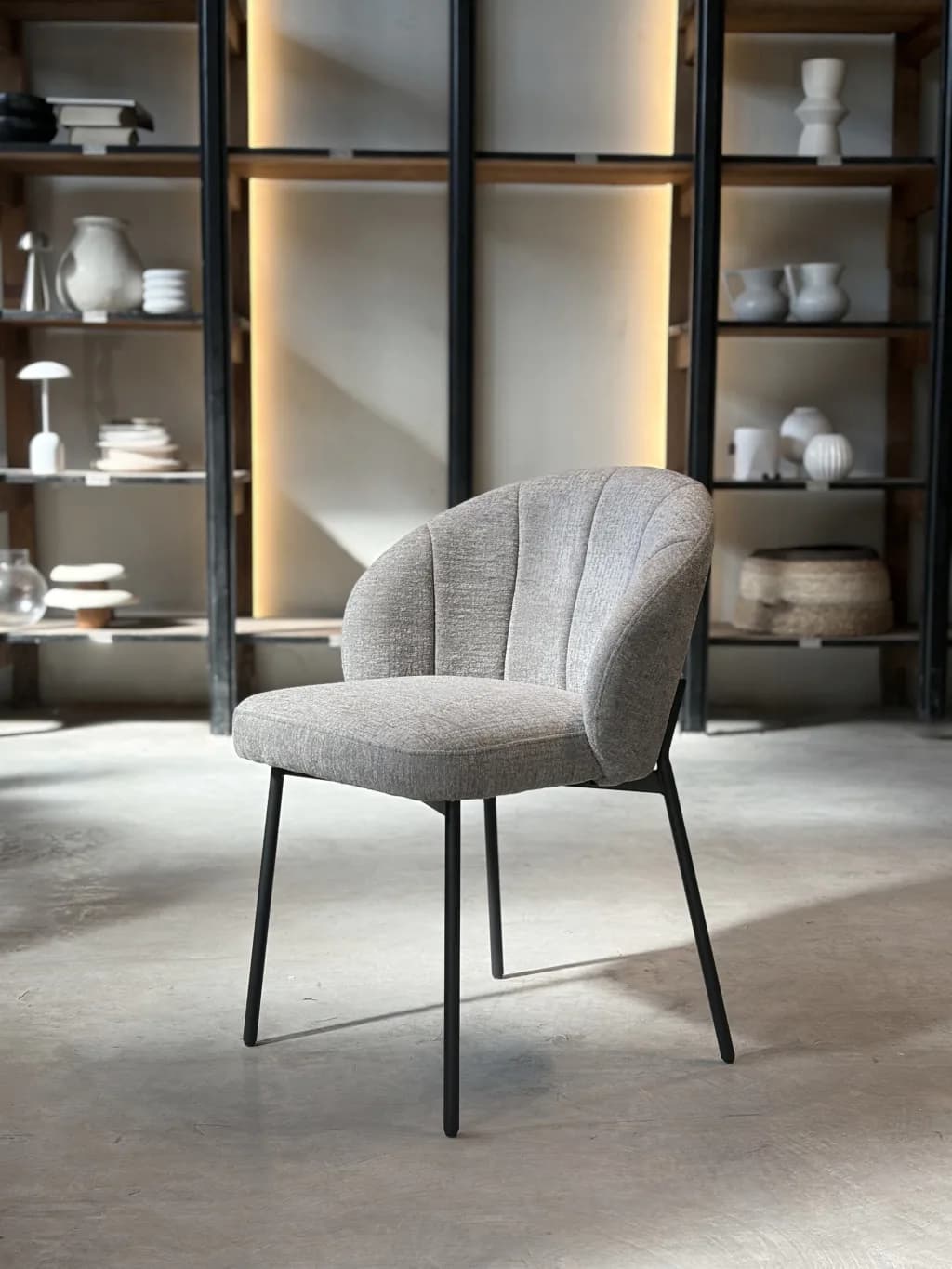 Silla Shayl Chenille Gris Oscuro - Base Negra — Casa de Sillones, vista 2