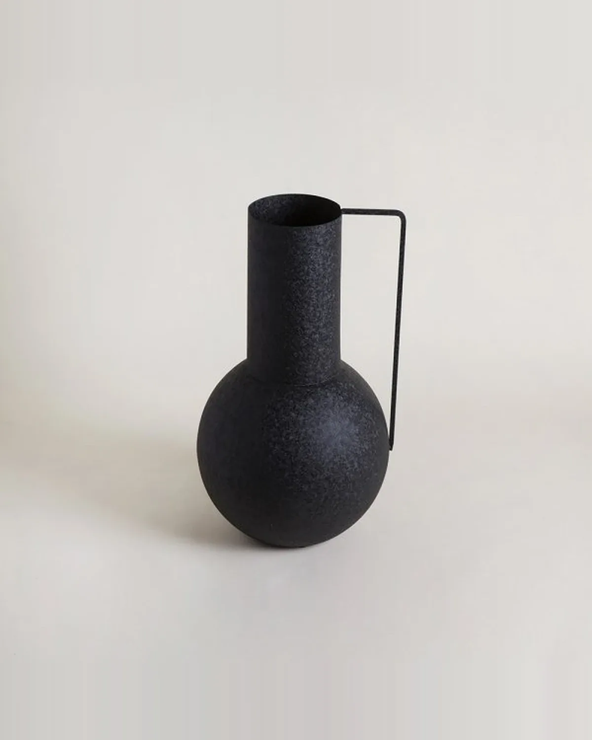 Tinaja Grande Loha Black 45x23 cm — Casa de Sillones, vista 2