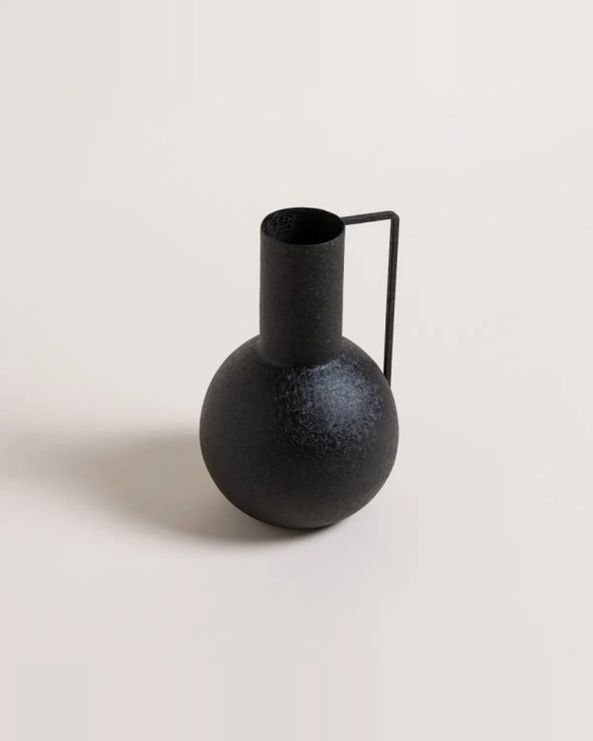 Tinaja Loha Black 24x14 cm — Casa de Sillones, vista 2