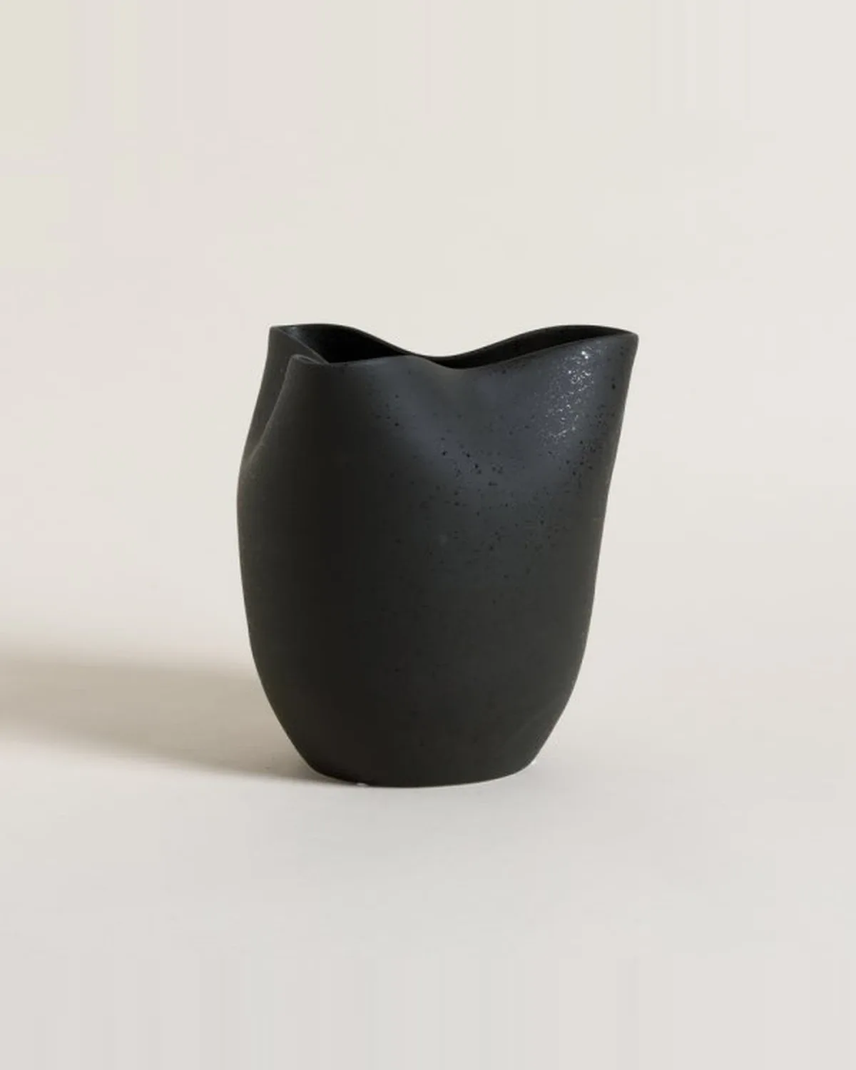 Vasija Dented Negra 22x17 cm